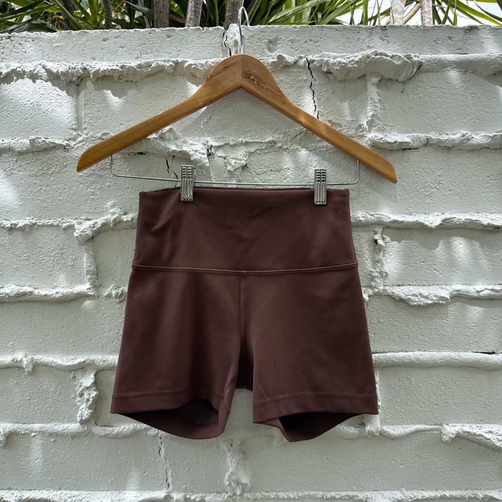 Wunder Train High-Rise Short
4"